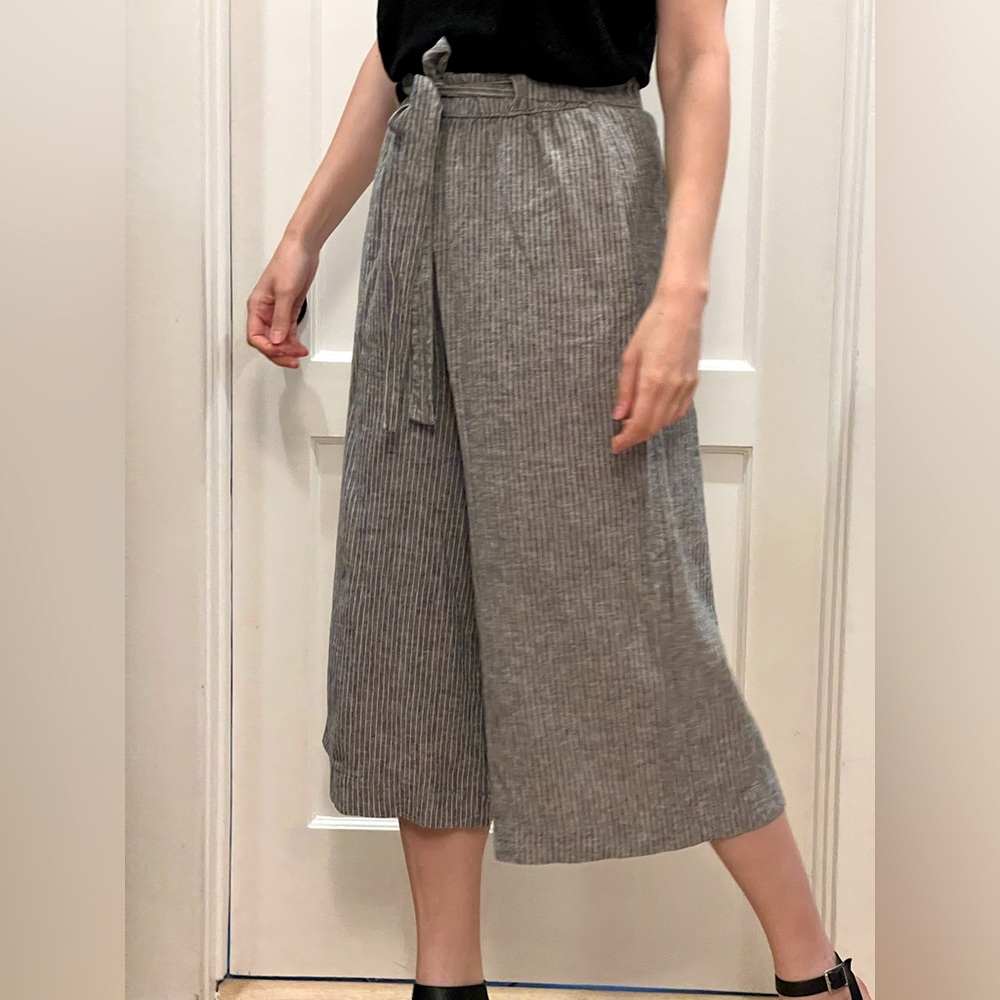Grey and white Cropped pants cotton & linen size 6